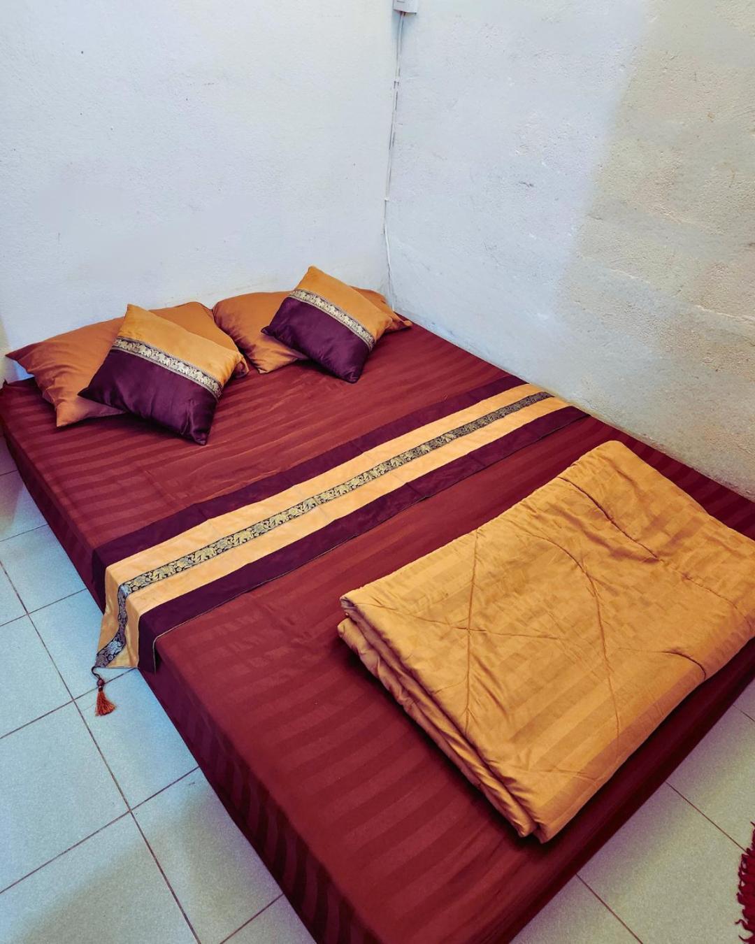 Hug Glur House Tour And Hostel (Adults Only) Chiang Mai Exterior foto