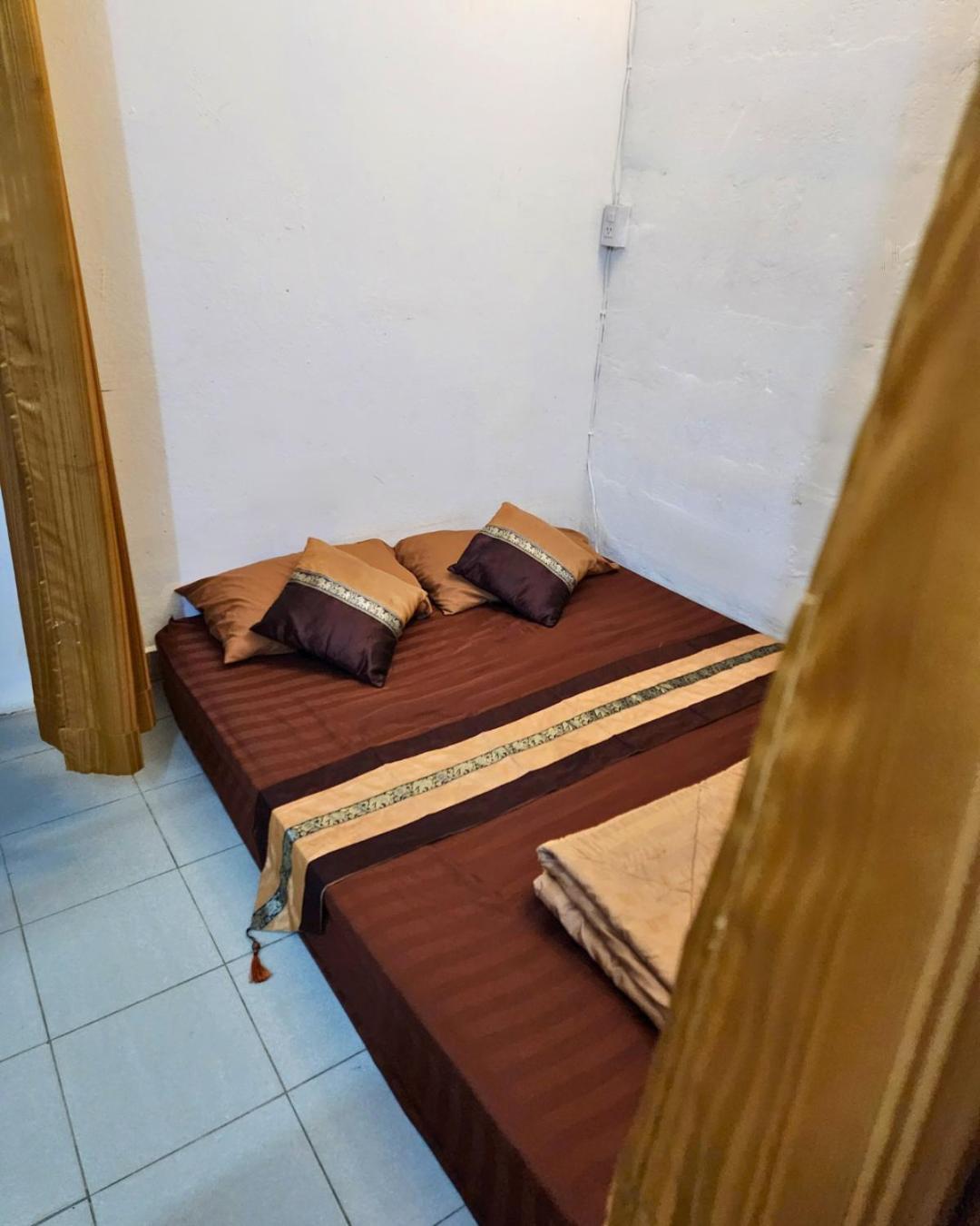 Hug Glur House Tour And Hostel (Adults Only) Chiang Mai Exterior foto