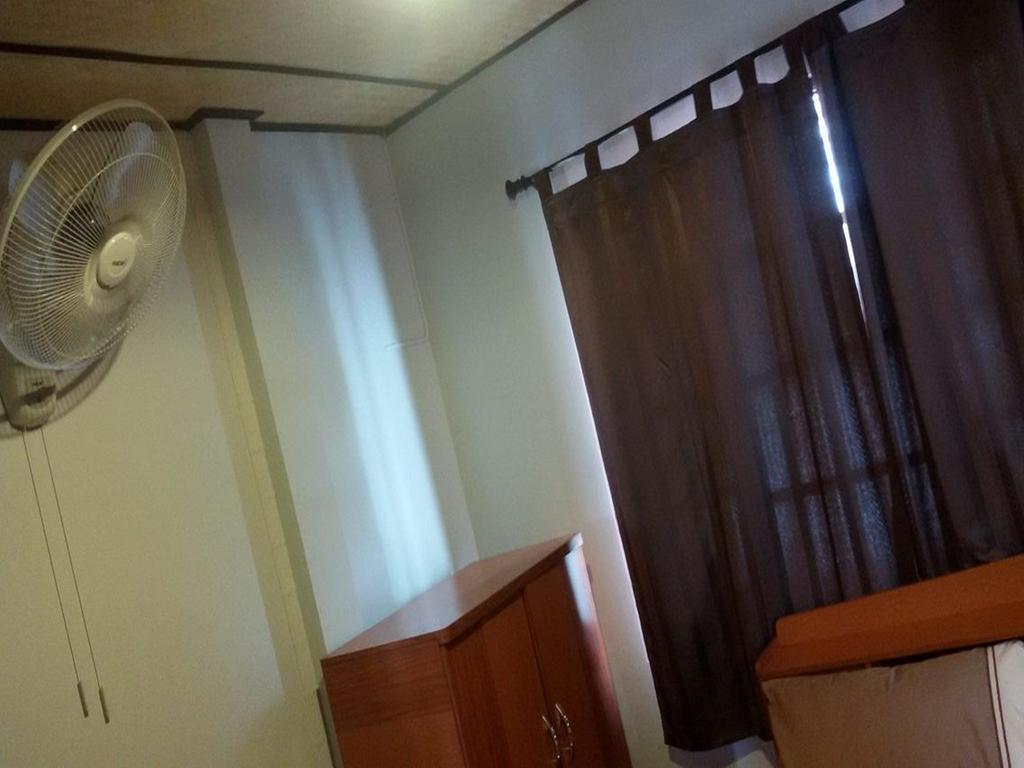 Hug Glur House Tour And Hostel (Adults Only) Chiang Mai Exterior foto